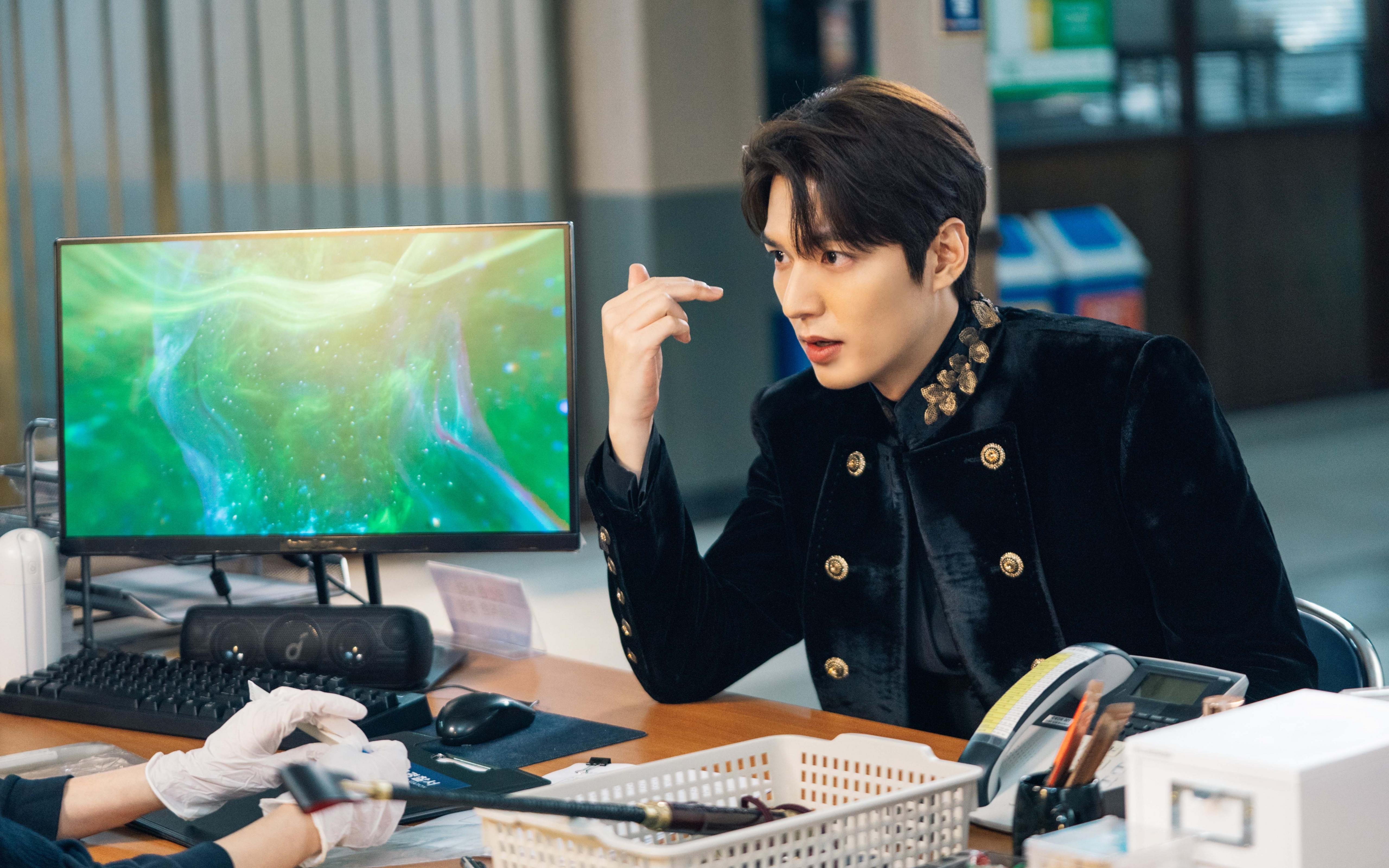 爱游戏电竞官网-“西甲激烈角逐，豪门纷纷发力冲刺欧冠席位”，最新西甲冠军