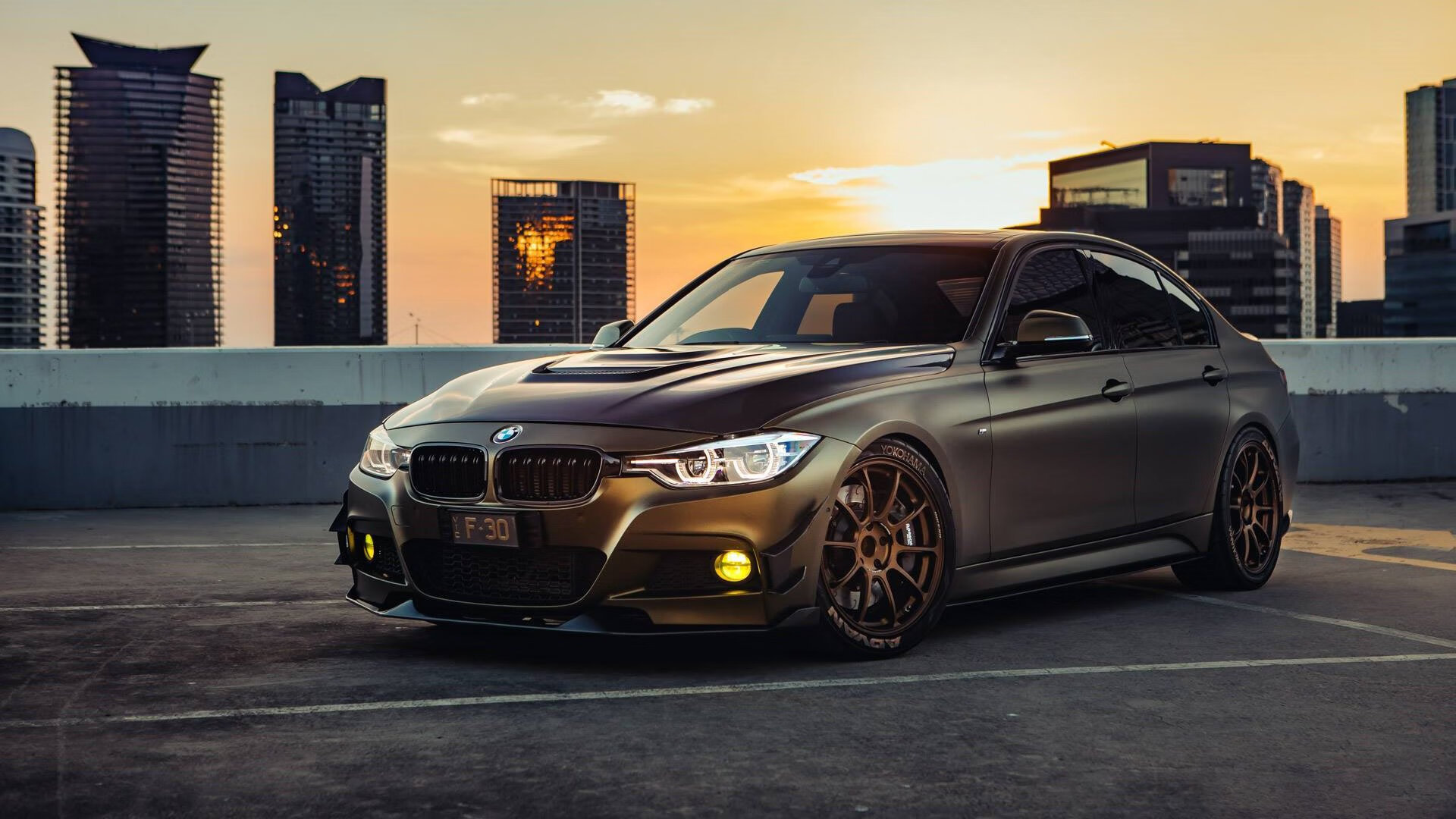 西甲裁判语言模型在多语种比赛中的实用性分析，西甲裁判服装