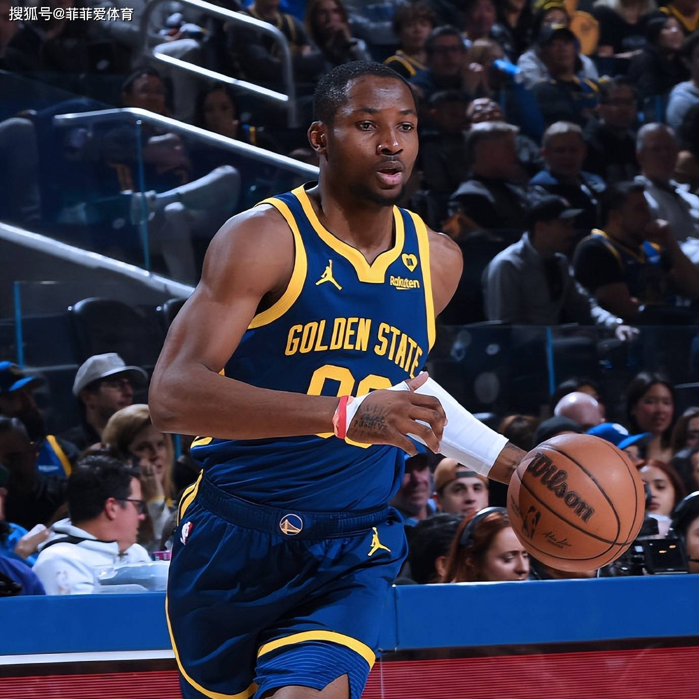 爱游戏:门将失误!低级失误葬送球队胜利 爱游戏:门将失误!低级失误葬送球队胜利