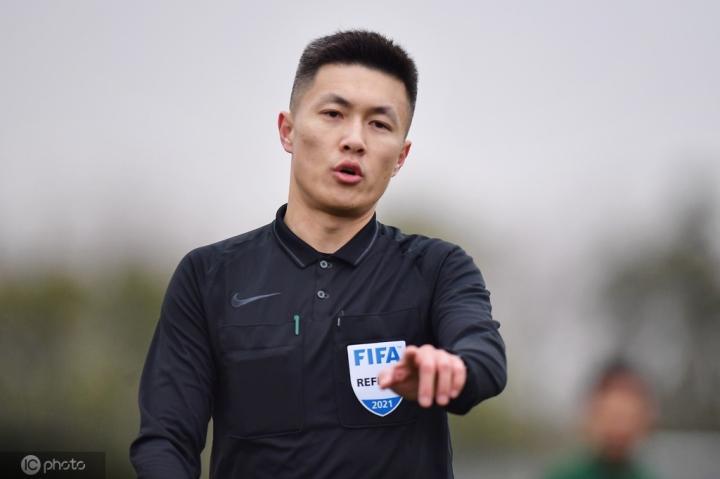 爱游戏APP:中超联赛裁判:接受专业培训,提升执法水平的简单介绍 爱游戏APP:中超联赛裁判:接受专业培训,提升执法水平的简单介绍