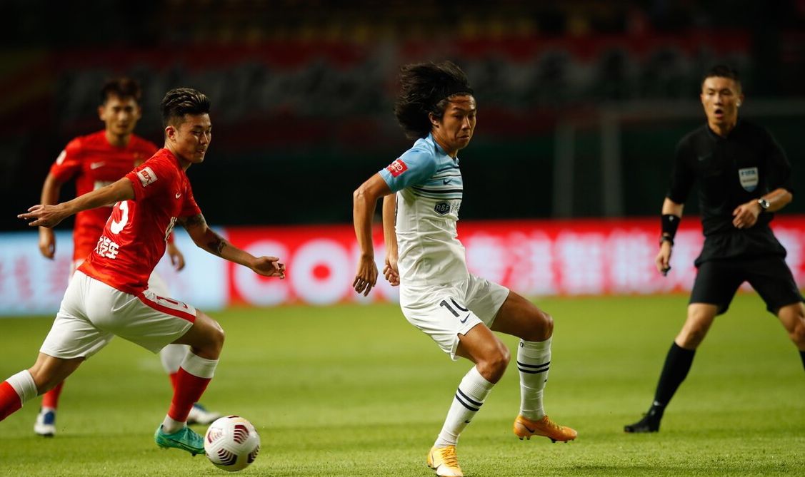 爱游戏平台-爱游戏APP：中超联赛“冷门之夜”，弱旅击败豪门引热议的简单介绍